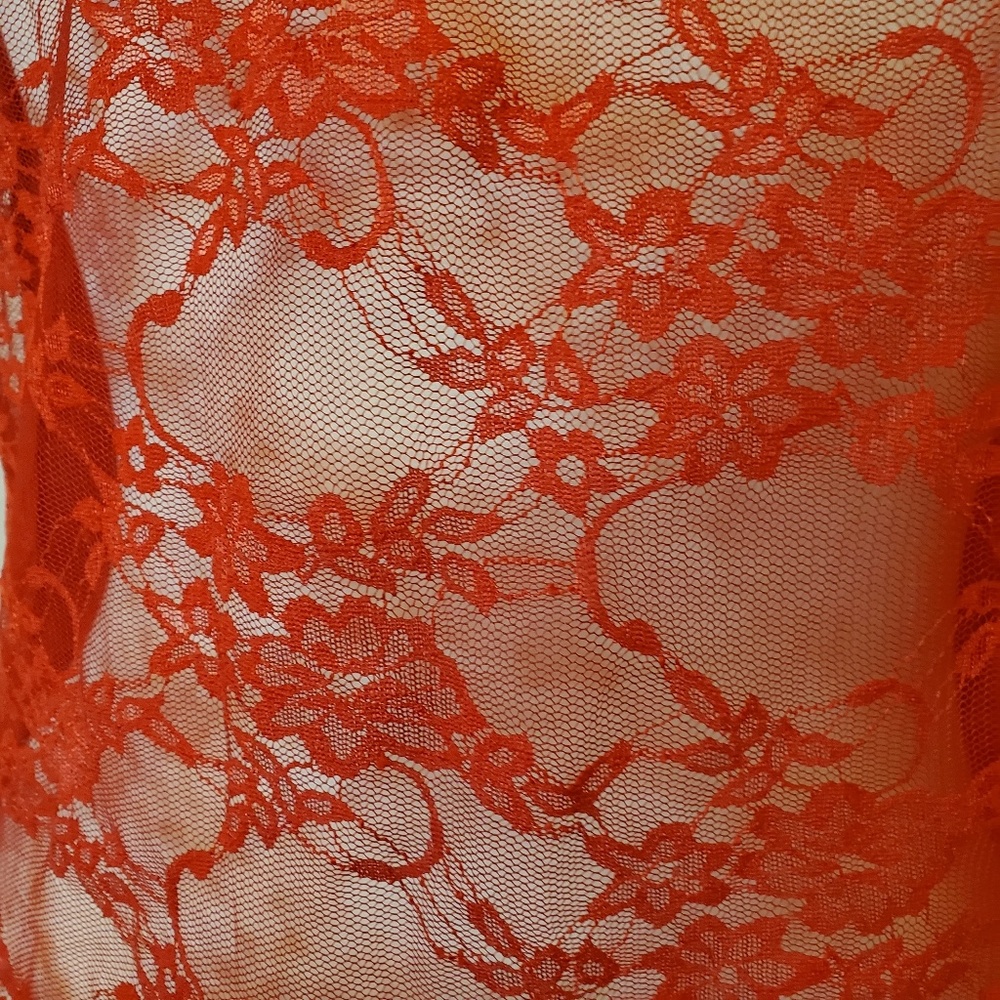 Red Lace Tank - Picture 4 of 4